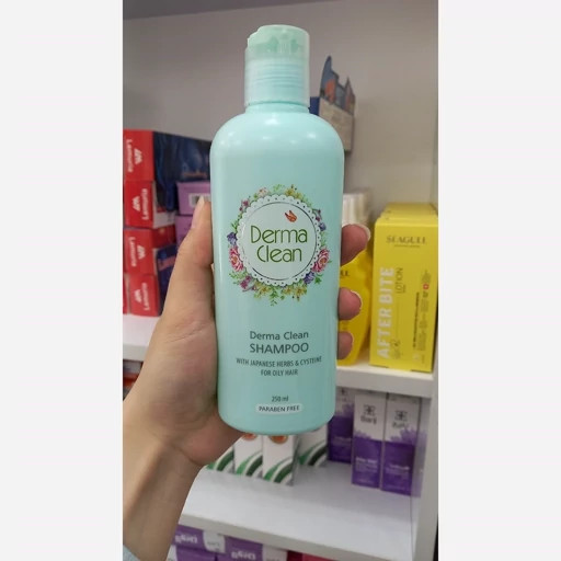 شامپو موهای چرب درماکلین حاوی عصاره گیاهان ژاپنی برای کنترل چربی مو