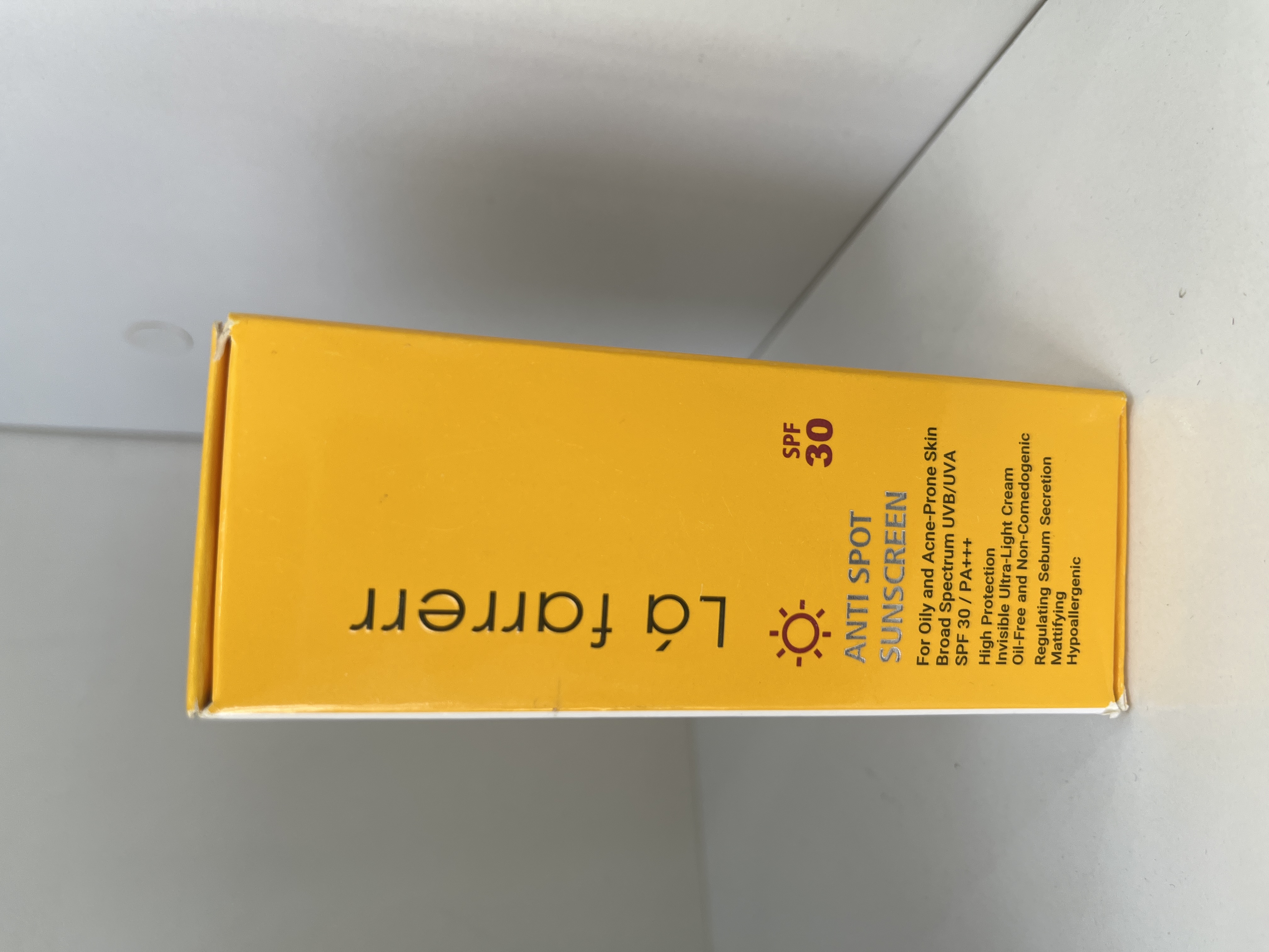 ضدآفتاب لافارر بی رنگ spf30 پوست چرب 50 میل