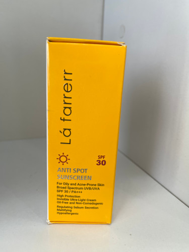 ضدآفتاب لافارر بی رنگ spf30 پوست چرب 50 میل