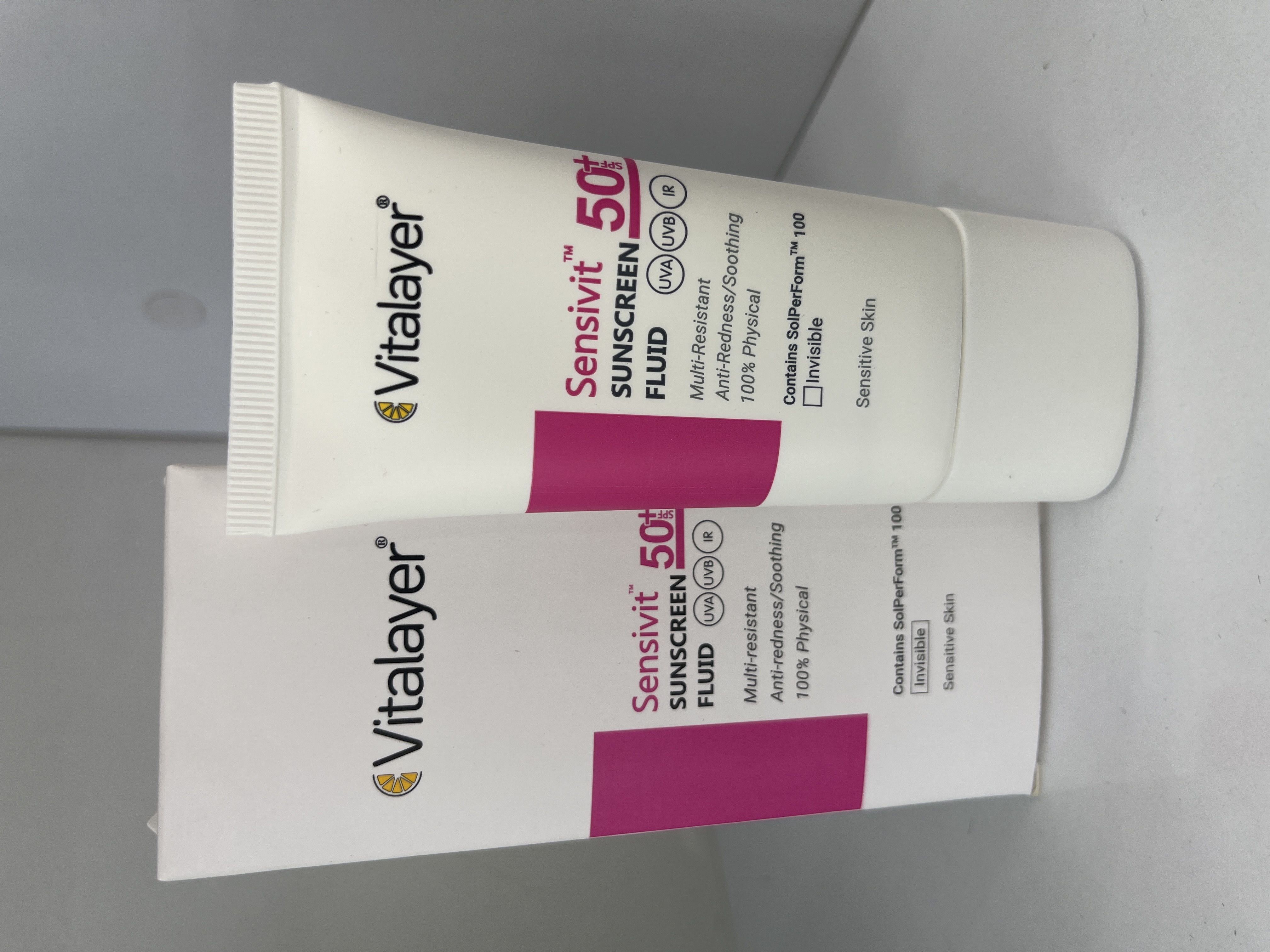 کرم ضد آفتاب SPF50 سنسی ویت ویتالایر بی رنگ 50 میلی لیتری