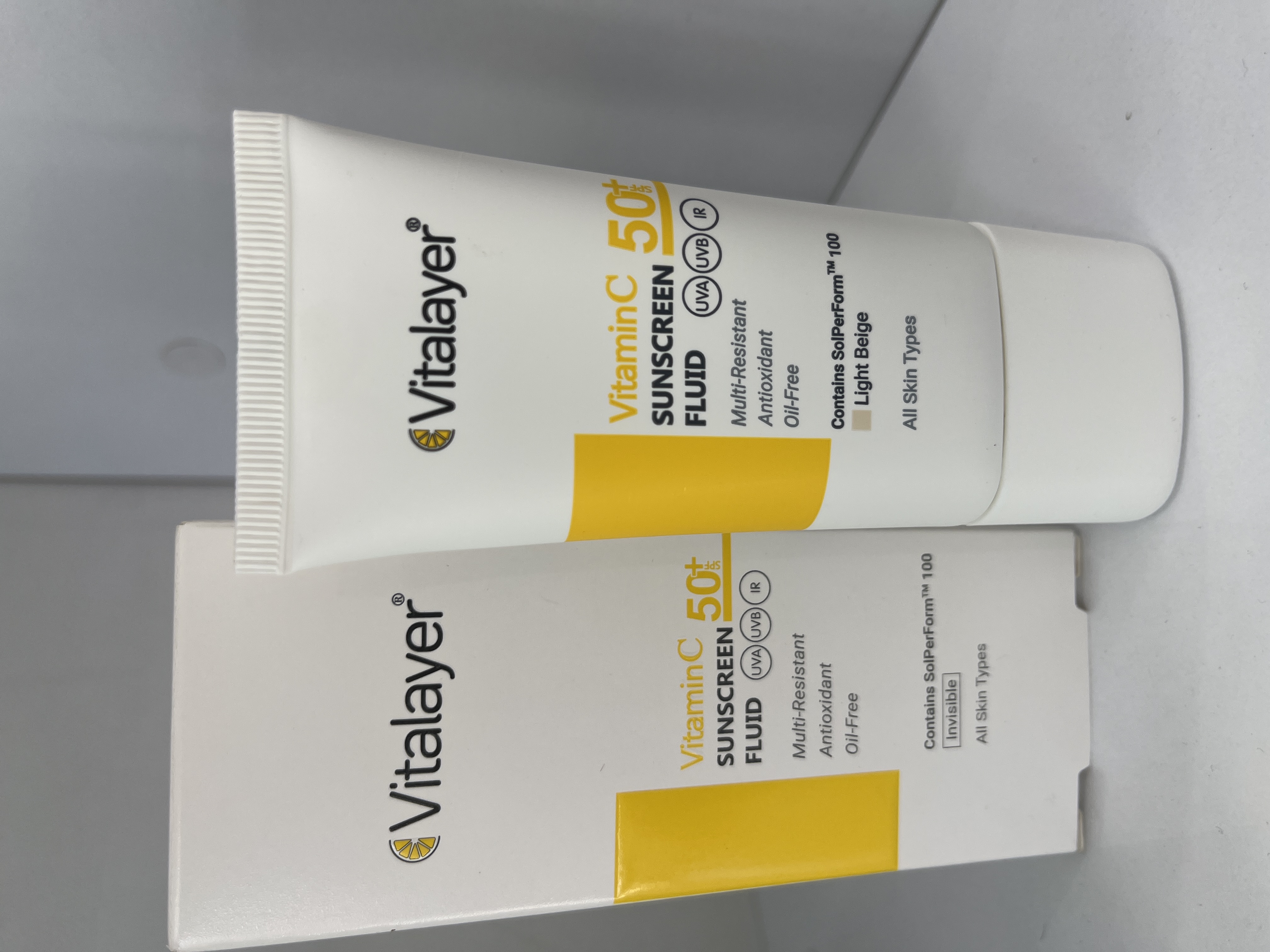 ضد آفتاب فلوئیدی ویتالایر SPF50 مناسب انواع پوست بی رنگ50 میل