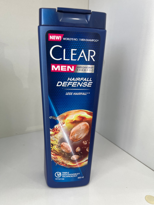 شامپو ضد شوره و تقویتکننده مو کلیر من مدل Hairfall Defense حجم ۴۰۰ میلیلیتر