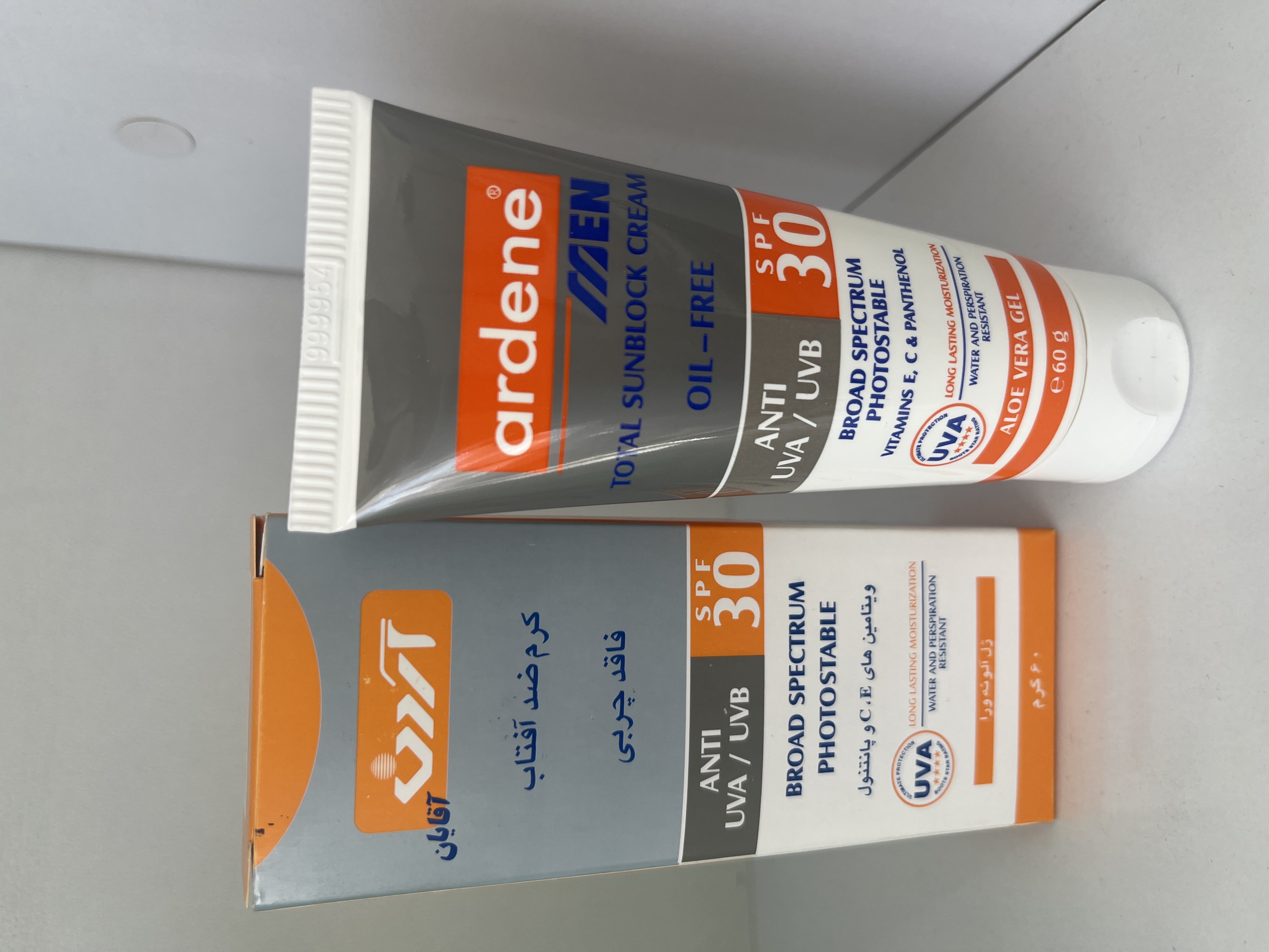 کرم ضد آفتاب آردن SPF30 فاقد چربی مخصوص آقایان 60 گرم