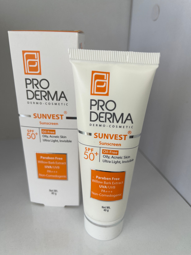 ضد آفتاب فاقد چربی پوست چرب SPF50 سان وست بی رنگ پرودرما 40گرم