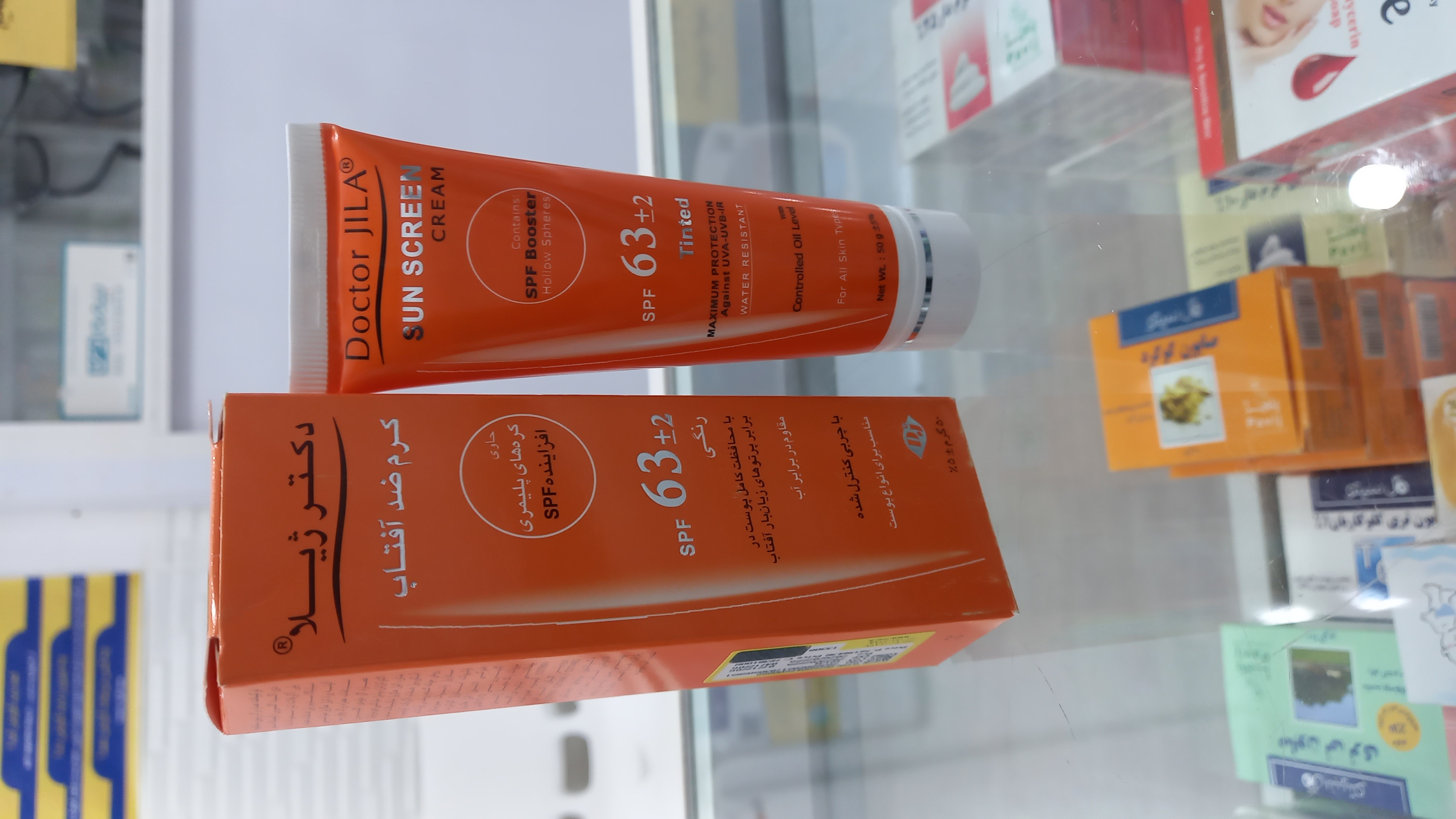 کرم ضد آفتاب رنگی دکتر ژیلا SPF63 مناسب انواع پوست