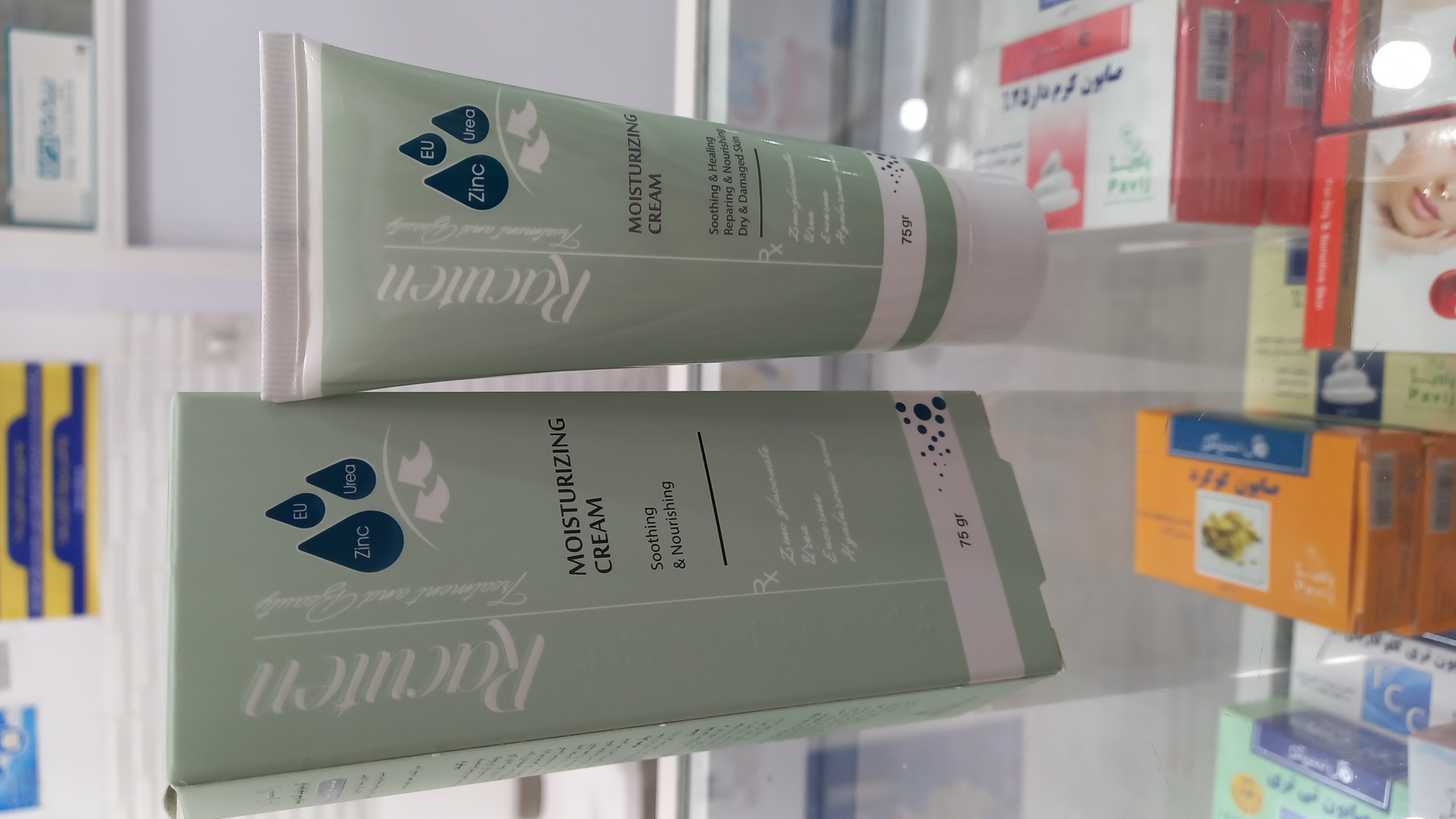 کرم مرطوب کننده راکوتن مناسب انواع پوست برای آبرسانی و نرمی پوست