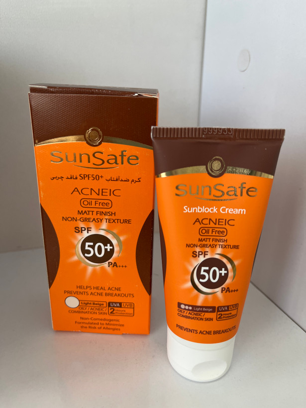 ضد آفتاب رنگی بژ روشن آنتی آکنه با spf50 سان سیف مناسب پوست چرب و مستعد آکنه 50 میل