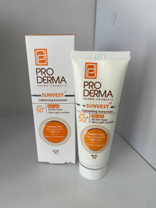 کرم ضد آفتاب و روشن کننده لک پوست بی رنگ SPF50 پرودرما حجم 40 میلی لیتر