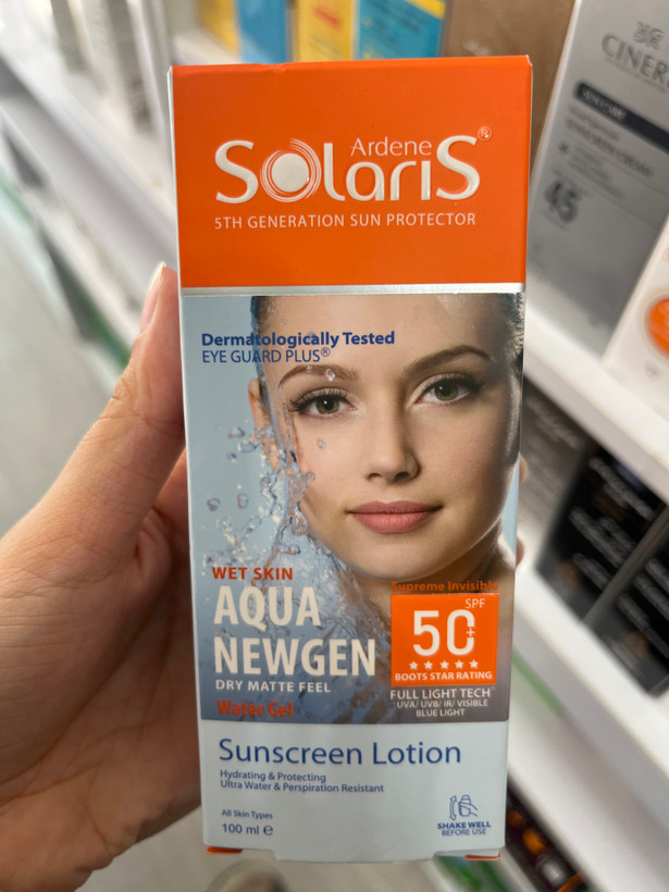 لوسیون ضد آفتاب فاقد چربی SPF50 آردن سولاریس مدل آکوا نیوژن 100 میلیلیتر