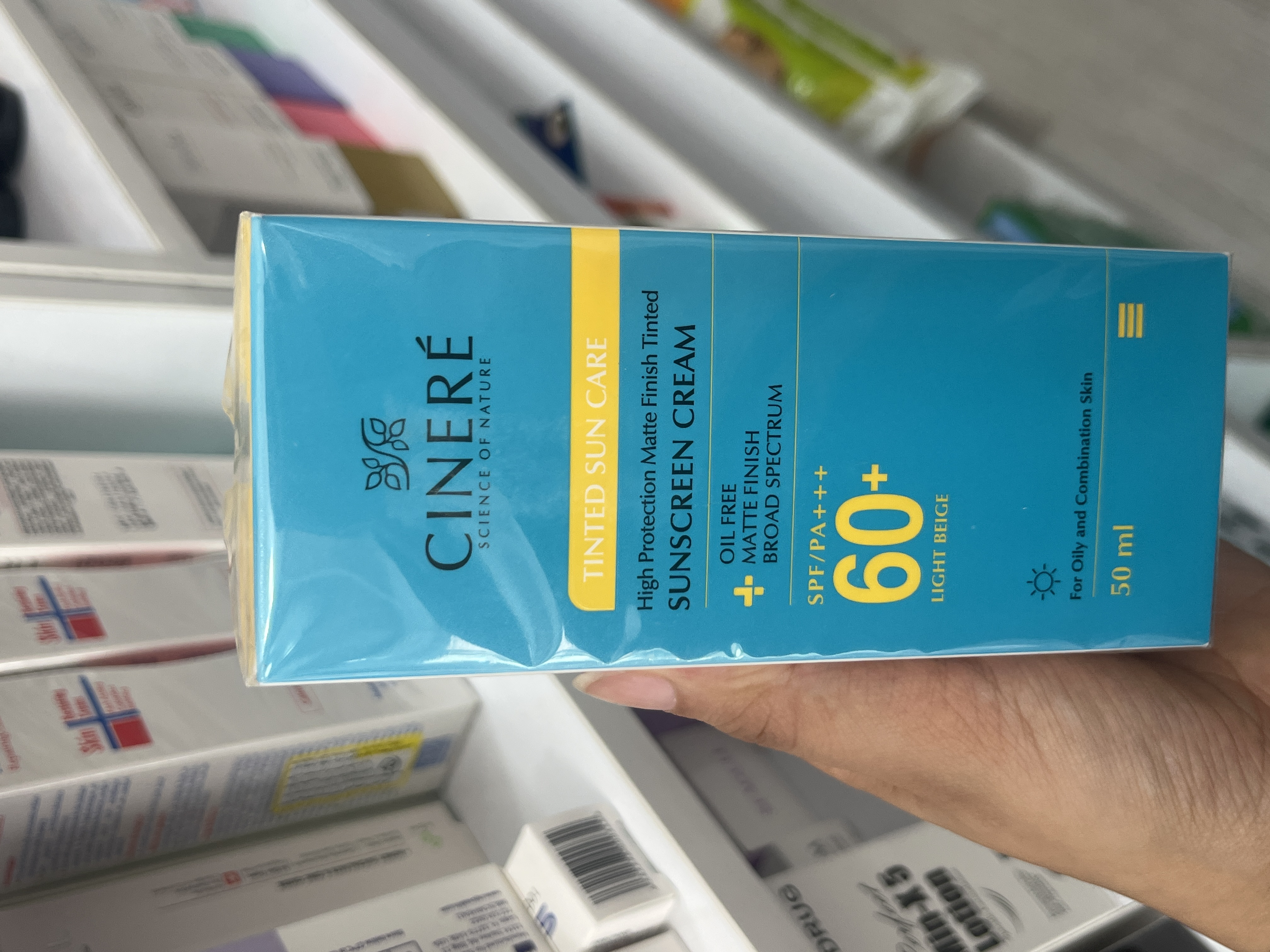 ضدآفتاب لایت بژ spf6۰ سینره فاقدچربی 50 میل