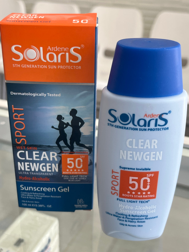 ژل ضد آفتاب بیرنگ SPF50 مناسب پوست های جوش دار سولاریس آردن 100 میل