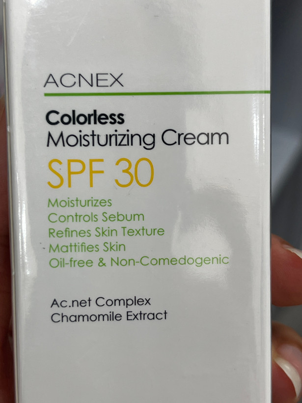 کرم مرطوبکننده بیرنگ و فاقد چربی SPF30 پرایم مدل ACNEX مناسب پوست مختلط تا چرب ۵۰ میلیلیتر