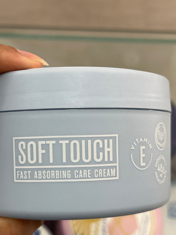 کرم مراقبتی با جذب سریع آرکو نم مدل Soft Touch حجم ۲۵۰ میلیلیتر