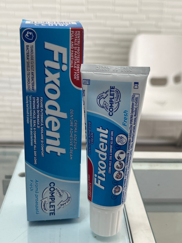چسب دندان مصنوعی فیکسودنت مدل Complete Fresh وزن 47 گرم