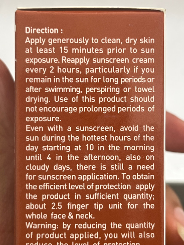 کرم ضد آفتاب رنگی طبیعی شون SPF 50+ فاقد چربی | مناسب پوستهای چرب