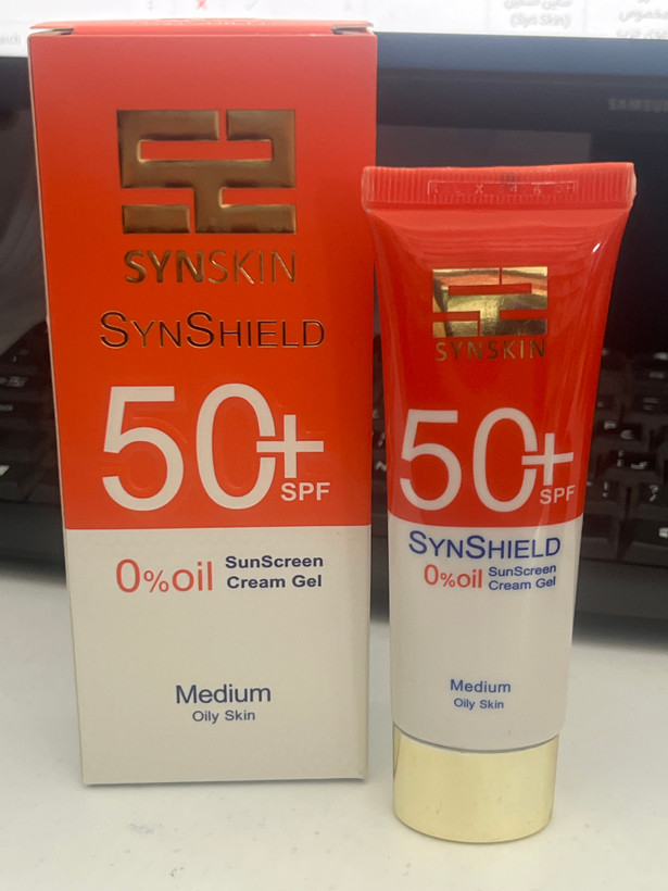 کرم ژل ضد آفتاب رنگی ساین شیلد ساین اسکین SPF 50+ مدیوم | ۵۰ گرم | پوست چرب و مستعد آکنه