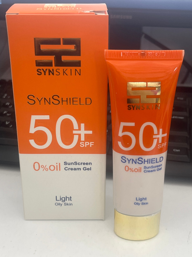 کرم ژل ضد آفتاب رنگی ساین شیلد ساین اسکین SPF 50+ لایت | ۵۰ گرم | پوست چرب و مستعد آکنه